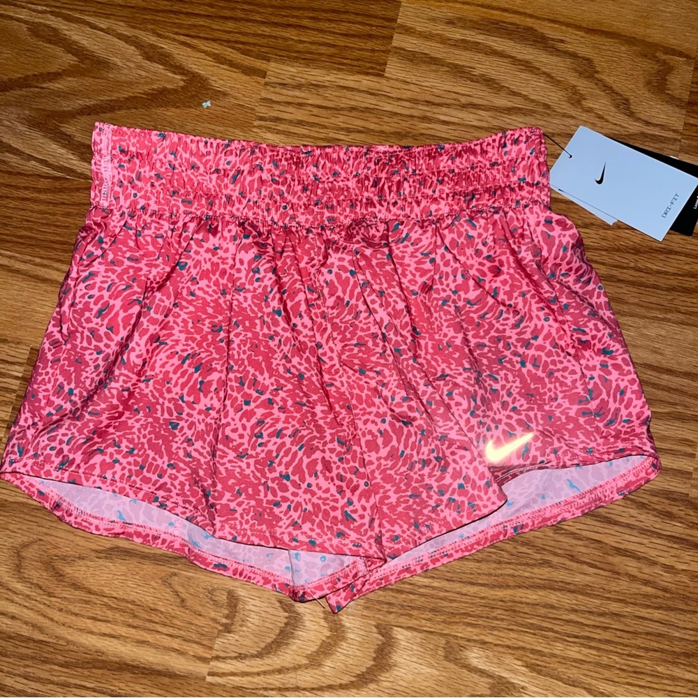 NEW Nike Dri-FIT Womens Shorts SMALL One Mid-Rise 3" Lined Coral Chalk